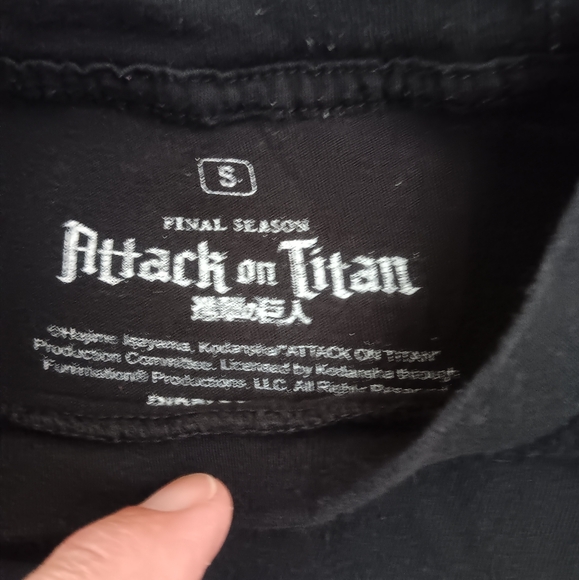 Boys Attack on Titans Tee - Collectors - Picture 4 of 5